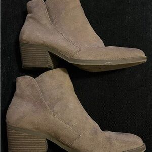 Women’s Madden Girl - Boloo Taupe Ankle Bootie Boots Sz 8